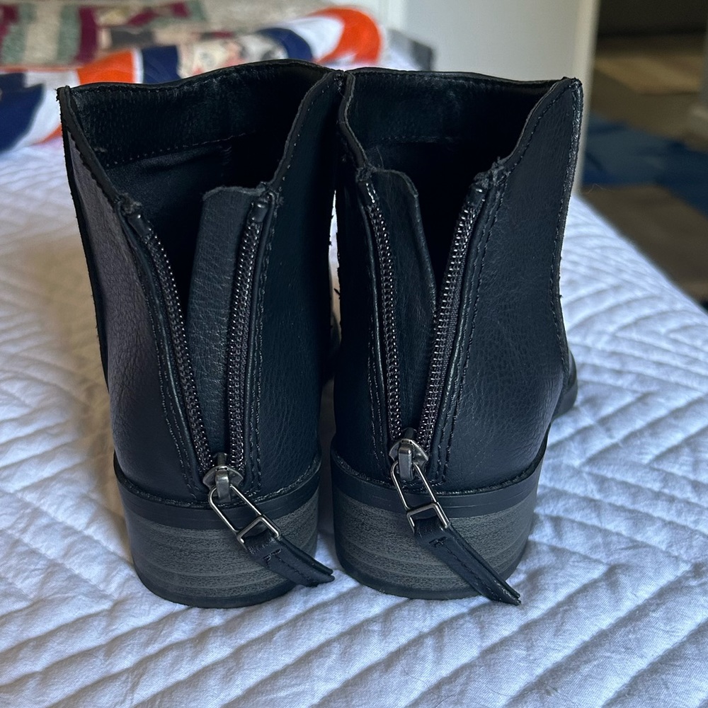 NWOT Universal Threads Booties - Picture 6 of 6